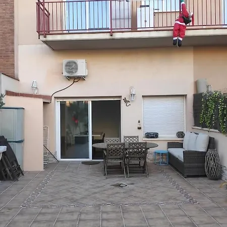Precioso Apartamento Con Magnifico Patio. Sant Feliu de Llobregat Extérieur photo