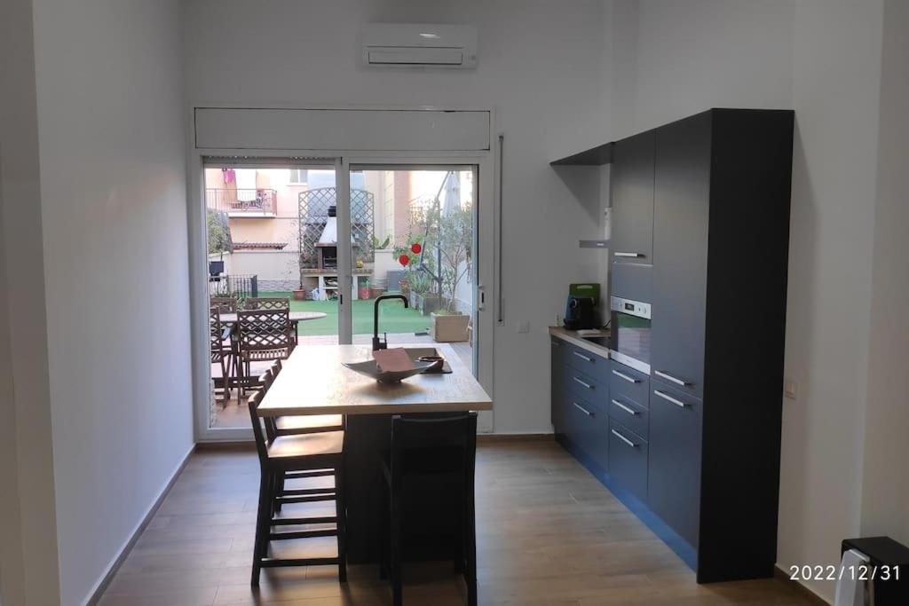 Precioso Con Magnifico Patio. Apartment Sant Feliu de Llobregat